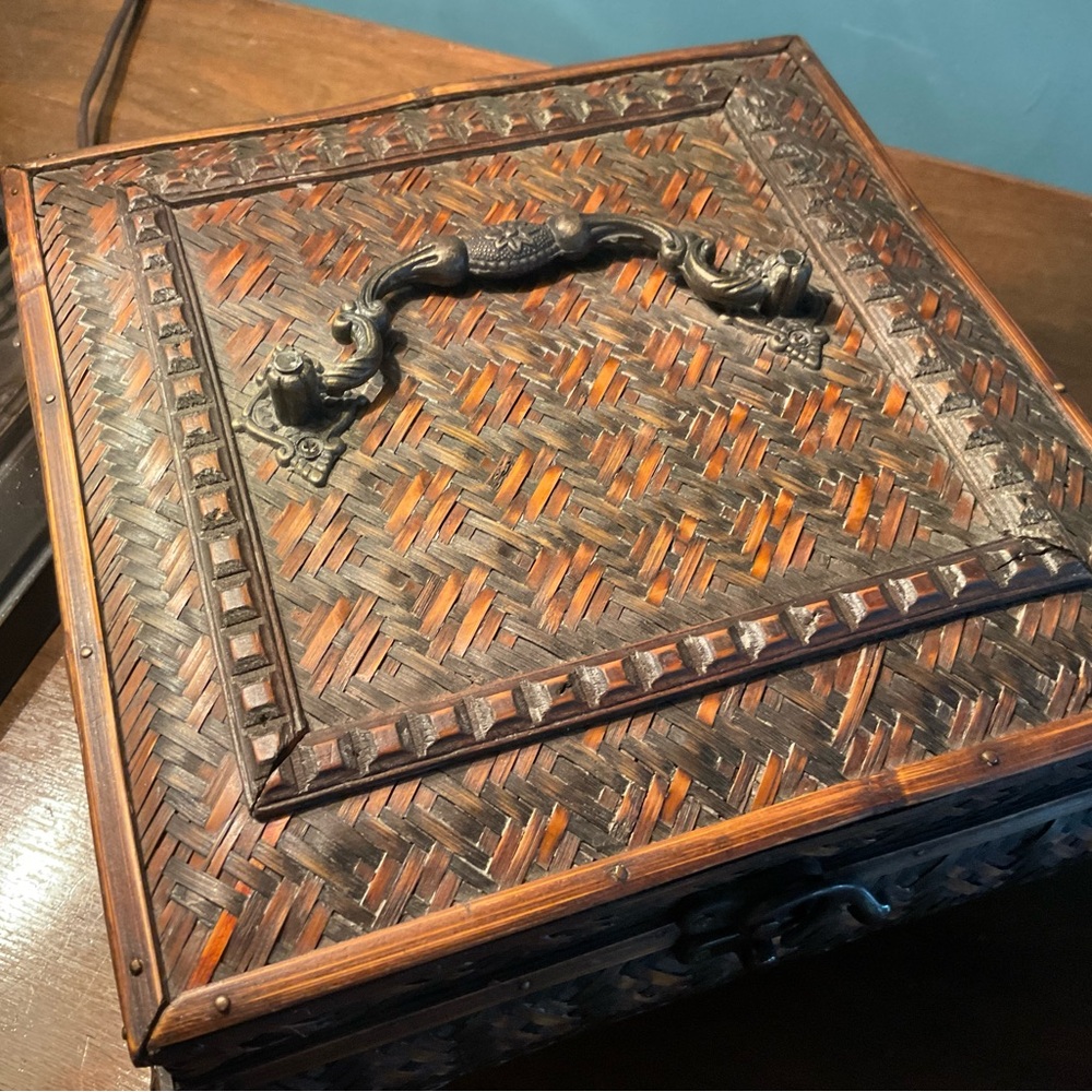 VTG woven bamboo hinged box